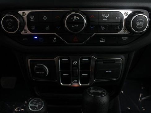 Used 2025 Jeep Wrangler Unlimited Sahara image 6