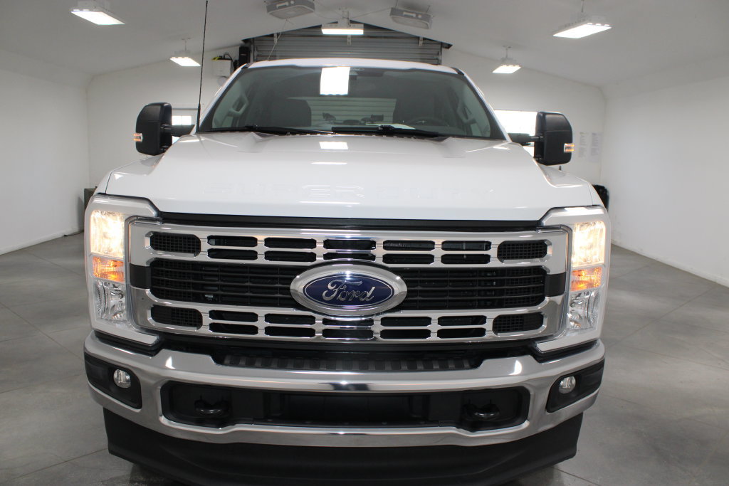 Used 2025 Ford F250 XLT AWD/4WD image 3