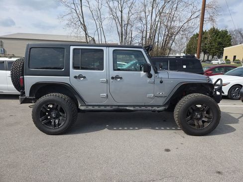 Used 2016 Jeep Wrangler Unlimited Sahara w/ Connectivity Group image 3