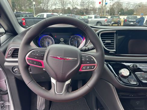 New 2026 Chrysler Pacifica Pinnacle image 11