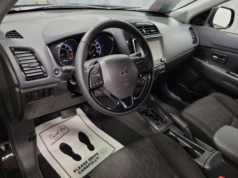 Used 2025 Mitsubishi Outlander Sport AWD image 13