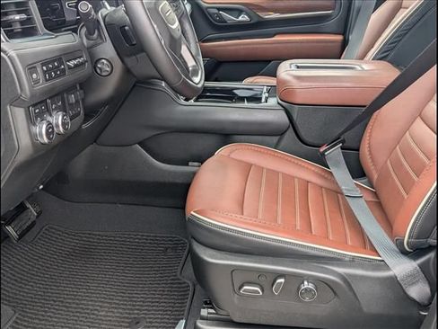 Used 2023 GMC Yukon Denali Ultimate AWD/4WD image 9