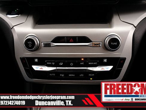 Used 2021 Ford Explorer XLT image 23