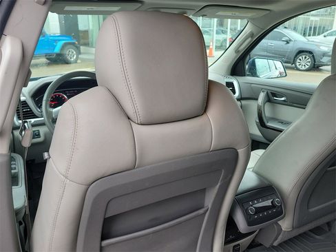 Used 2014 GMC Acadia SLT w/ Technology Package image 16