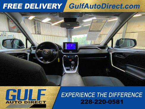 Used 2025 Toyota RAV4 LE AWD/4WD image 2