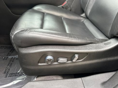 Used 2024 Cadillac XT4 Premium Luxury image 13