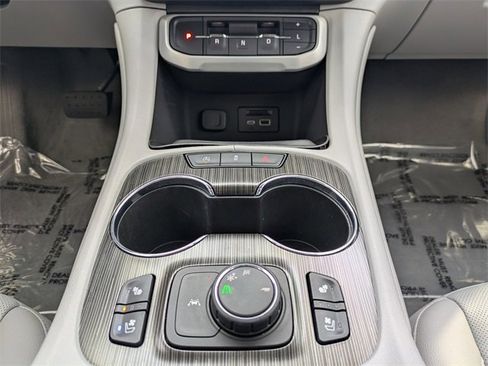 Used 2023 GMC Acadia SLT w/ Technology Package image 24