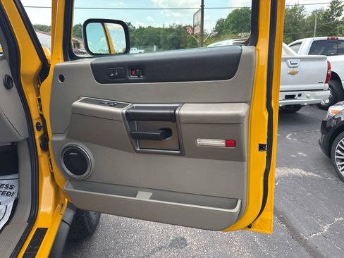Used 2003 HUMMER H2 w/ Preferred Equipment Group AWD/4WD image 25