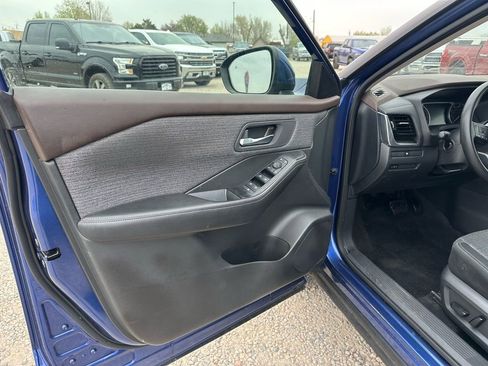 Used 2022 Nissan Rogue SV image 34