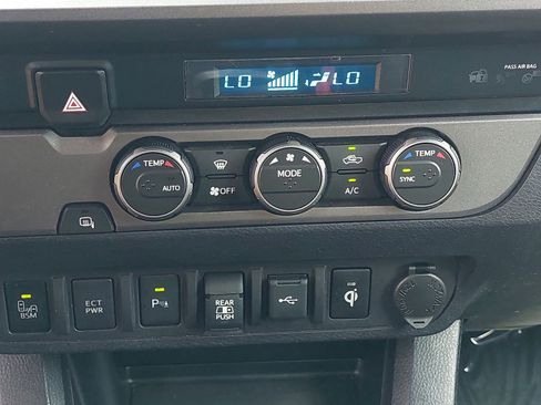 Used 2021 Toyota Tacoma TRD Off-Road w/ Technology Package RWD image 22