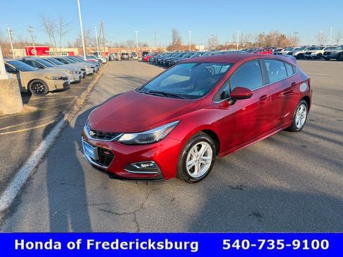 Used 2017 Chevrolet Cruze LT w/ Convenience Package image 2