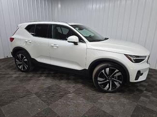 Used 2025 Volvo XC40 B5 Plus w/ Protection Package Premier AWD/4WD video 1