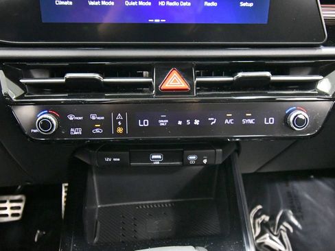 Certified 2025 Kia Niro EX Touring FWD image 27