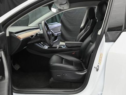 Used 2022 Tesla Model Y Long Range image 25