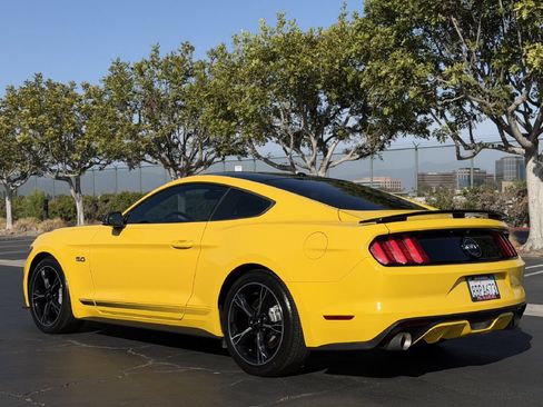 Used 2017 Ford Mustang GT Premium RWD image 7