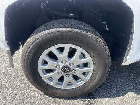 Used 2024 Toyota Tacoma SR image 11