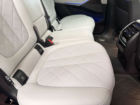 Used 2024 BMW X7 xDrive40i w/ M Sport Package image 27