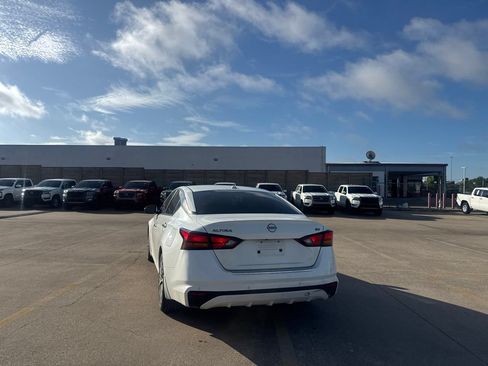 Certified 2023 Nissan Altima 2.5 SV FWD image 15