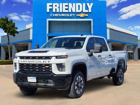 Used 2022 Chevrolet Silverado 2500 Custom w/ Custom Value Package image 3