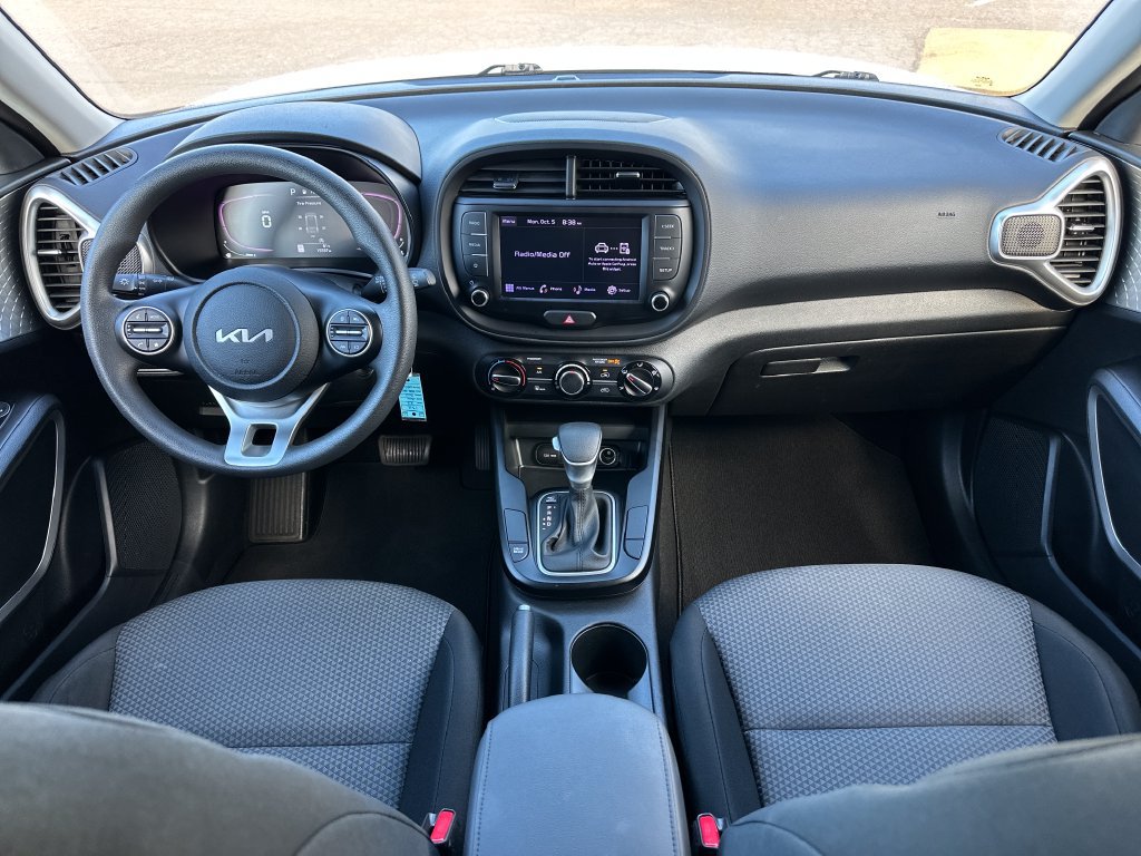 Used 2023 Kia Soul LX w/ LX Technology Package FWD image 14