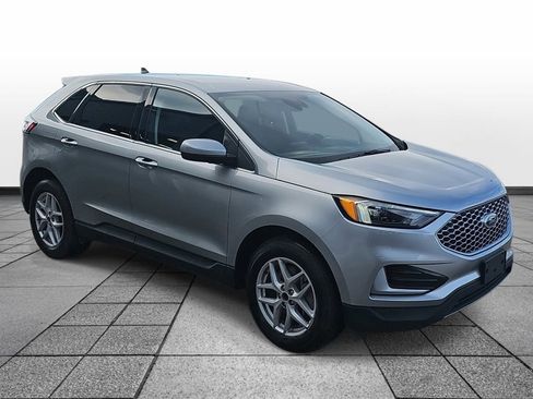 Used 2024 Ford Edge SEL image 3