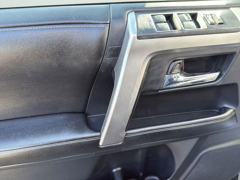 Used 2015 Toyota 4Runner SR5 Premium image 12