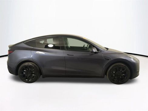 Used 2021 Tesla Model Y Long Range image 4