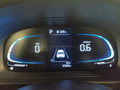 Used 2024 Hyundai Venue SE image 23