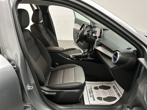 Used 2025 Chevrolet Trax LT w/ LT Convenience Package image 19