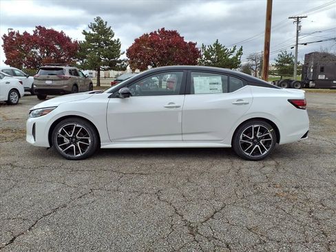 New 2025 Nissan Sentra SR w/ SR Premium Package FWD image 4