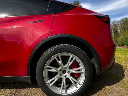 Used 2021 Tesla Model Y Performance image 14