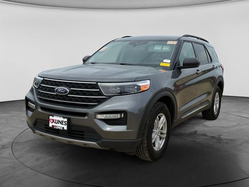 Used 2023 Ford Explorer XLT w/ Equipment Group 202A AWD/4WD image 4