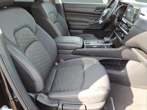 Certified 2025 Nissan Pathfinder SV AWD/4WD image 19