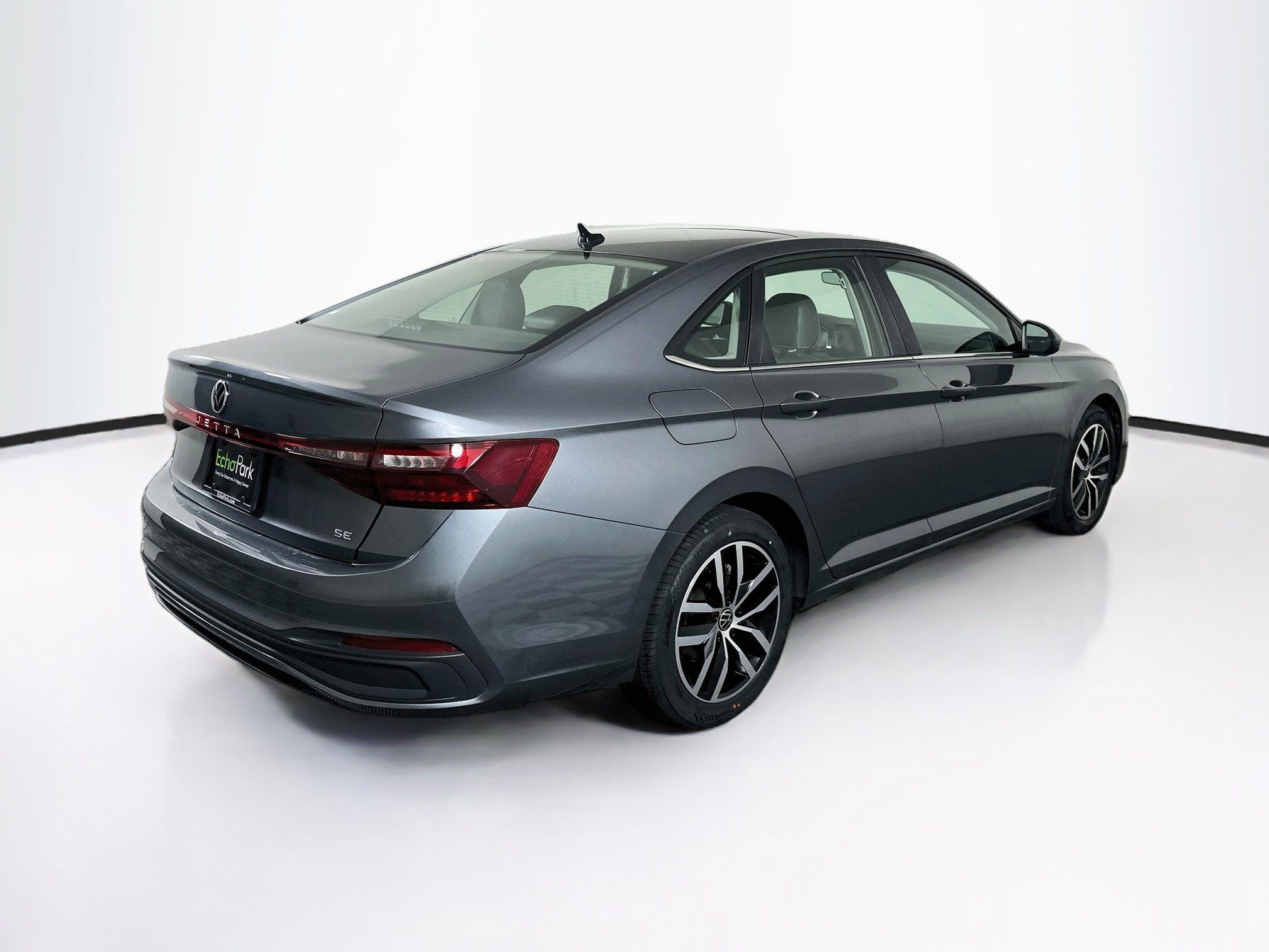 Used 2025 Volkswagen Jetta SE FWD image 9
