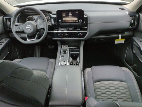 New 2025 Nissan Pathfinder SV image 15