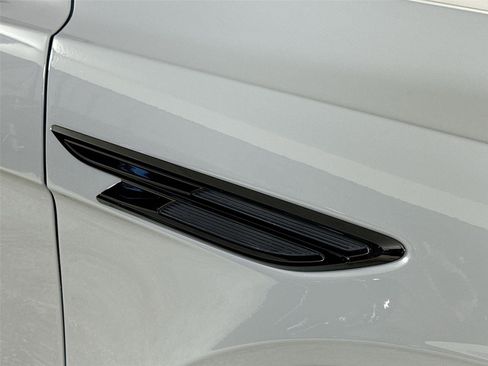 Used 2022 Bentley Bentayga image 36