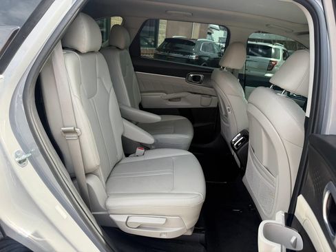 Used 2022 Kia Sorento SX image 40