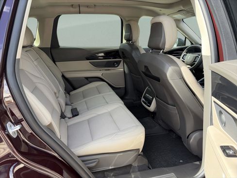 Used 2024 Lincoln Nautilus Premier w/ Equipment Group 102A image 18