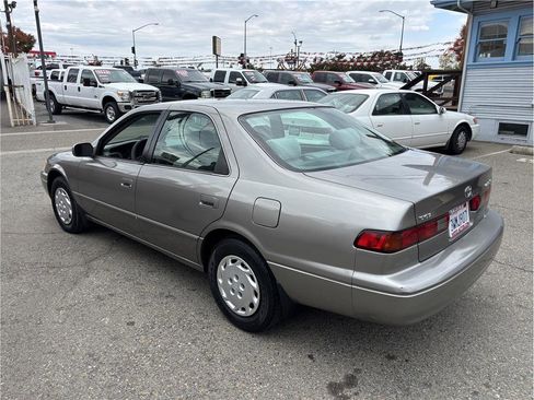 Used 1997 Toyota Camry LE image 5