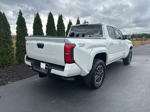Used 2024 Toyota Tacoma TRD Sport image 7
