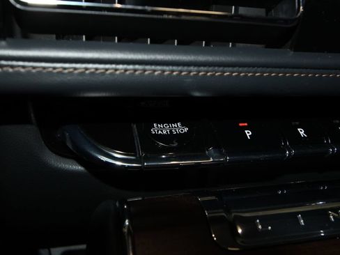 Used 2025 Lincoln Aviator Reserve w/ Luxury Package AWD/4WD image 13