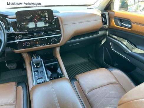 Used 2023 Nissan Pathfinder Platinum AWD/4WD image 9