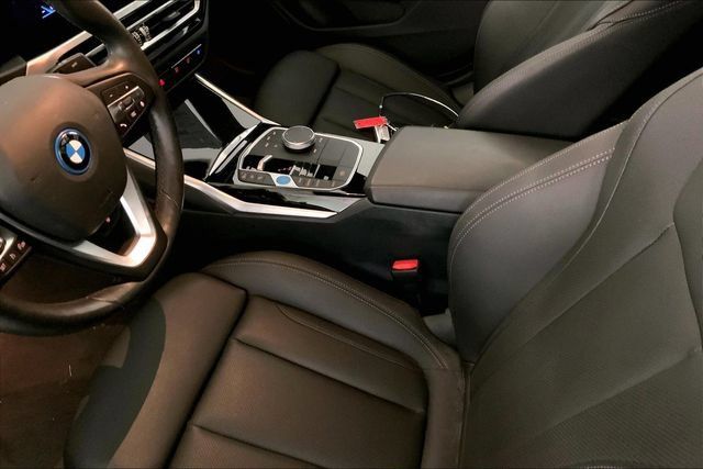 Used 2023 BMW i4 eDrive40 w/ Premium Package RWD image 8