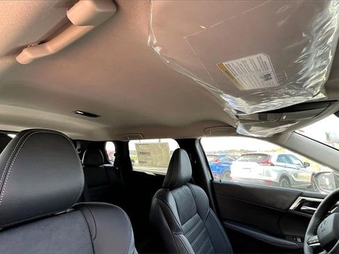 New 2025 Mitsubishi Outlander SE image 27