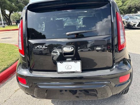 Used 2013 Kia Soul ! FWD image 4