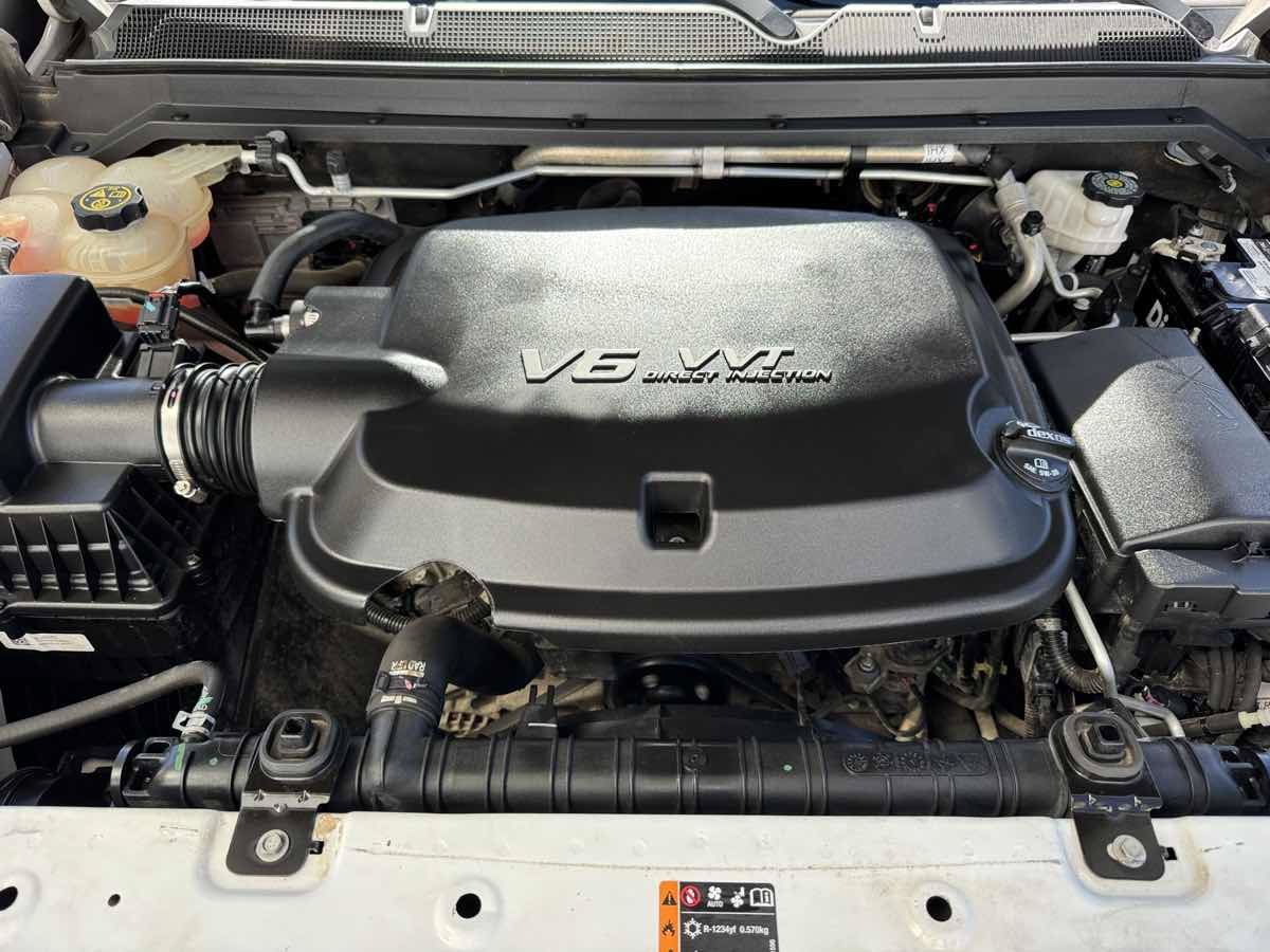 Used 2021 Chevrolet Colorado Z71 w/ Safety Package AWD/4WD image 11
