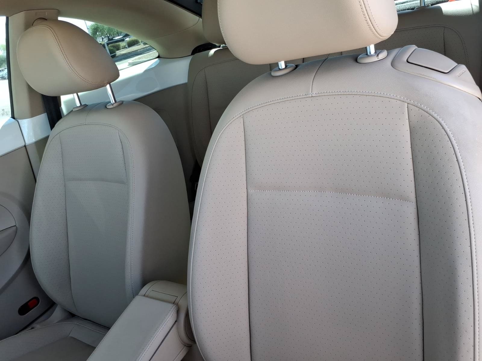 Used 2019 Volkswagen Beetle 2.0T SE FWD image 21