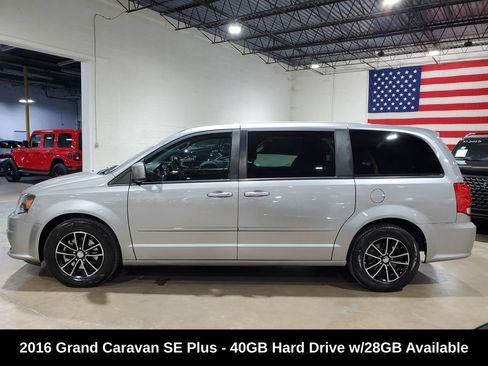 Used 2016 Dodge Grand Caravan SE FWD image 12