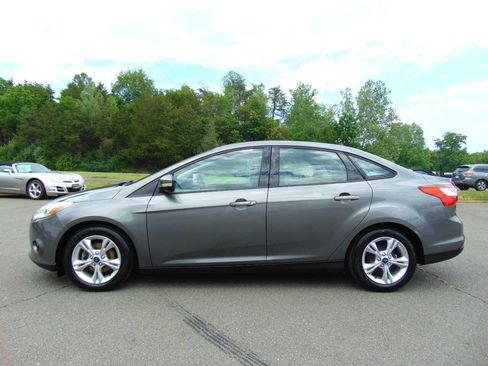 Used 2013 Ford Focus SE FWD image 1