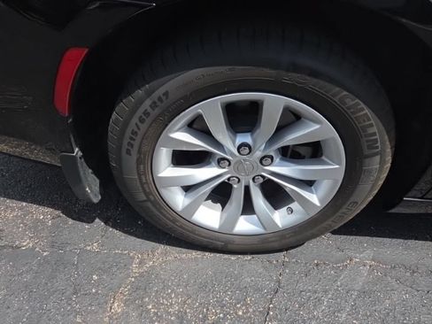 Used 2022 Chrysler 300 Touring RWD image 9